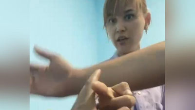 'Shahrixon tumani soliq inspeksiyasi ayol xodimasi fuqaroni urganiga izoh berildi (video)'ning rasmi