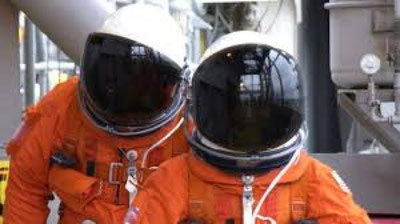 'Tramp kosmik kuchlar yaratish haqidagi hujjatni imzoladi 'ning rasmi