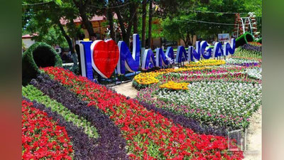 'Fotoreportaj: Namanganda an`anaviy gul bayrami davom etmoqda'ning rasmi