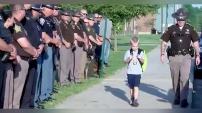 'Marhum polisiyachining o`g`lini 70 nafar polisiyachi maktabga kuzatdi (Video)'ning rasmi