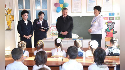 Изрображение 'ПРЕЗИДЕНТ УЗБЕКИСТАНА ПОБЫВАЛ В ДЕТСКОМ САДУ В ЧИМБАЕ'