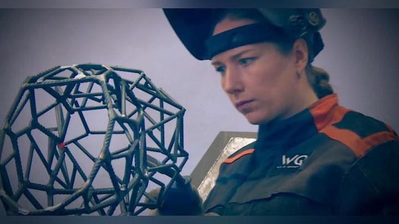 'Musavvir metalldan g`aroyib asarlar yaratmoqda (Video)'ning rasmi