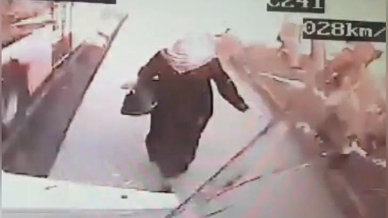 Изрображение 'АВТОБУС-УБИЙЦА: ВОДИТЕЛЬ СБИЛ НАСМЕРТЬ ТРЕХ ЧЕЛОВЕК В СТАМБУЛЕ (ВИДЕО)'