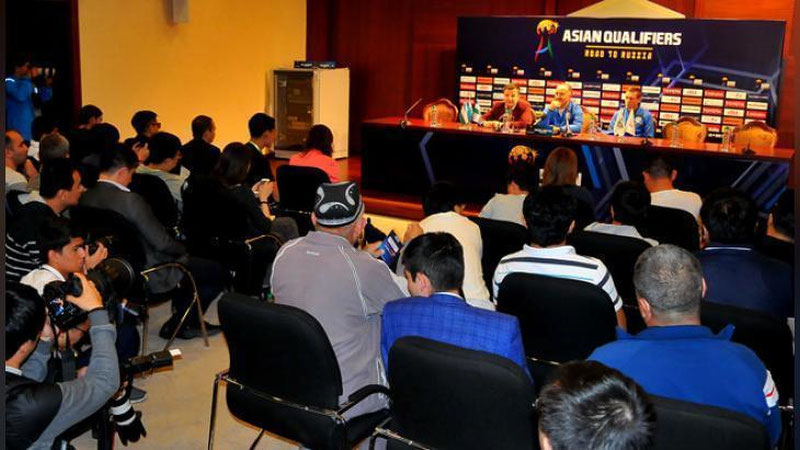 Изрображение 'БАБАЯН И БИКМАЕВ ПОПРОСИЛИ БОЛЕЛЬЩИКОВ ПРИЙТИ НА СТАДИОН'