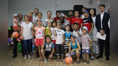 '“Локомотив” футболчилари хаста болажонларни байрам билан табриклади'ning rasmi