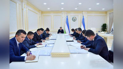 Изрображение 'НА СОВЕЩАНИИ УВОЛЕНЫ РУКОВОДИТЕЛИ "УЗАГРОСЕРВИСА" И "УЗАГРОЛИЗИНГА"'