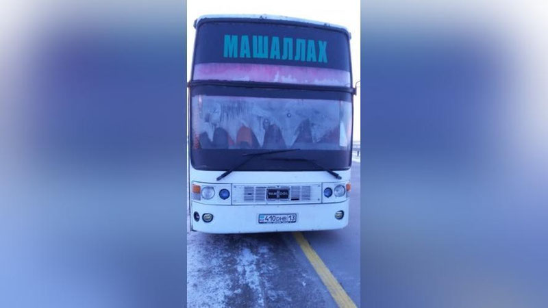 'Pavlodarda 55 o`zbekistonlik bilan ketayotgan avtobus buzilib qoldi'ning rasmi