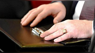 Изрображение 'Президент подписал закон «О государственной гражданской службе»'