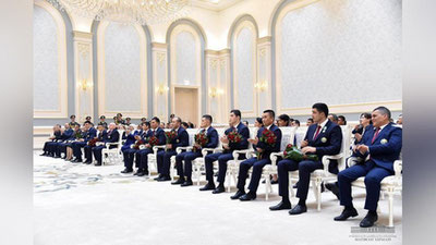 Изрображение 'Президент вручил медали призерам и победителям чемпионата мира по боксу (фото)'