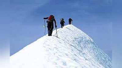 '​Эльбрус чўққисини забт этмоқчи бўлган икки альпинист пастга қулади'ning rasmi