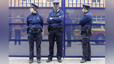 '​ШВЕЦАРИЯДА НОМАЪЛУМ ЭРКАК БЕНЗОПИЛА БИЛАН ЙЎЛОВЧИЛАРГА ТАШЛАНДИ'ning rasmi