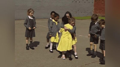 '​Болалар янги протез оёқ кийган синфдошларини илиқ кутиб олишди (Видео)'ning rasmi