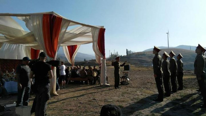 Изрображение 'ФОТО: СЪЕМКИ РОССИЙСКОГО СЕРИАЛА В ТАШКЕНТСКОЙ ОБЛАСТИ'