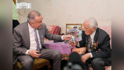 Изрображение 'ХОКИМ ТАШКЕНТА ПОДАРИЛ КВАРТИРУ ОСНОВАТЕЛЮ ЦИРКОВОЙ ДИНАСТИИ ЗАРИПОВЫХ'