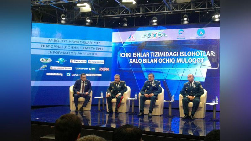 'Xalqaro press klubning navbatdagi sessiyasida Ichki ishlar vaziri ishtirok etmoqda'ning rasmi