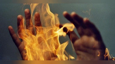 'Андижонда эркак иккинчи хотинини бўёқ суюлтиргич билан ёқиб юборди'ning rasmi