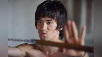 'Intrenet yulduziga aylangan afg`onistonlik “Bryus Li”'ning rasmi