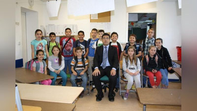 'Берлиндаги қочоқ болаларнинг ўзбек муаллими (фото)'ning rasmi