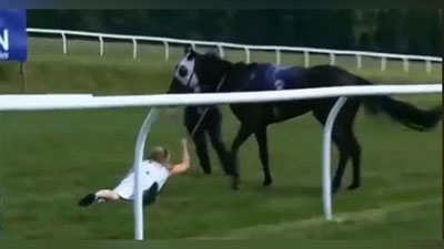 'Boshlovchi jonli efirda otni to`xtatib qoldi (Video)'ning rasmi