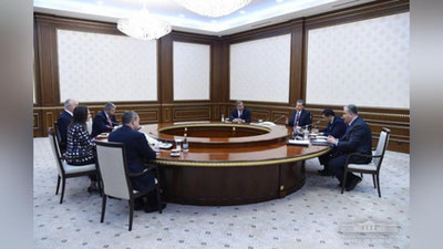 'Shavkat Mirziyoev Amerika–O`zbekiston savdo palatasi delegasiyasini qabul qildi'ning rasmi