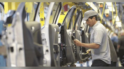 'Sadir Japarov o`zbek-qirg`iz avtozavodiga oid farmonga imzo chekkan.'ning rasmi