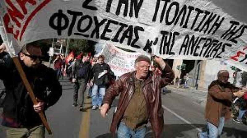 'Gresiyada norozilik namoyishlari bo`lib o`tmoqda 'ning rasmi