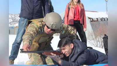 'Mudofaa vazirligi Chimyonga tashkil qilgan ekskursiyada harbiylar va o`quvchilar ekstremal mashqlarni bajardi (foto)'ning rasmi