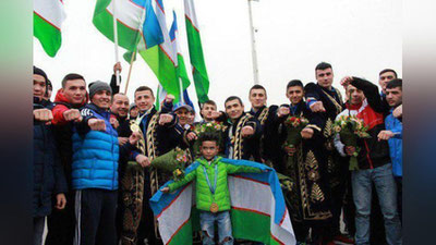 'Боксчи ва мураббийларимиз пул мукофотлари билан тақдирланди 'ning rasmi