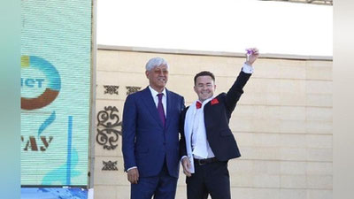 'Olmaotada tuman gazetalarining 100 yilligi munosabati bilan muxbirlarga uy berildi'ning rasmi