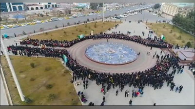 'Андижон вилояти ҳокими Бобур таваллуд кунига бағишланган флешмобда рубоий ўқиди (видео)'ning rasmi