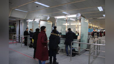 'Аэропорт ходимлари нега кулиб турмаслиги сабаби айтилди (фото)                                                                        'ning rasmi