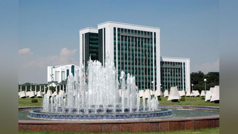 'MOLIYa VAZIRLIGIDA BO`ShAB QOLGAN ISh O`RINLARIGA O`ZBEKISTON YoShLAR ITTIFOQI NOMZOD QIDIRMOQDA'ning rasmi