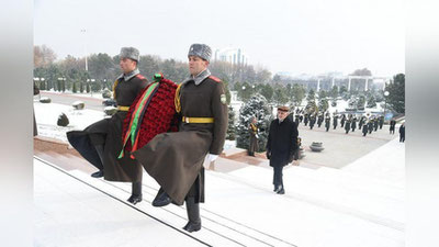 Изрображение 'ПРЕЗИДЕНТ АФГАНИСТАНА ВОЗЛОЖИЛ ЦВЕТЫ К МОНУМЕНТУ НЕЗАВИСИМОСТИ И ГУМАНИЗМА'