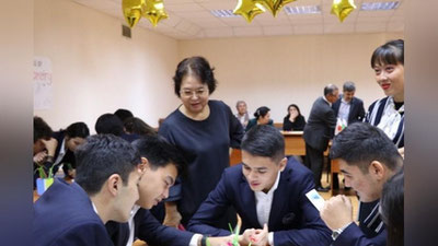 'Янги ўқув йилидан мактаб ўқувчиларига учинчи чет тили ўқитилади'ning rasmi