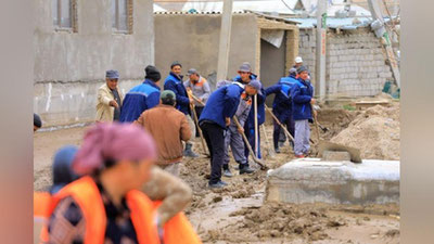 'Qumqo`rg`ondagi seldan talofat ko`rgan mahallalarga 10 mingga yaqin hasharchi jalb etildi'ning rasmi