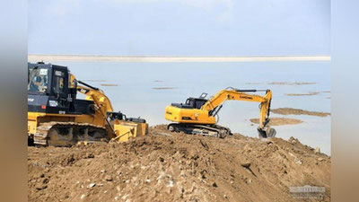 Изрображение 'Перед дамбой на Сардобинском водохранилище возводится барьерная стена'