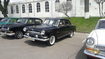 Изрображение 'В ТАШКЕНТЕ ОТКРЫЛАСЬ ВЫСТАВКА РЕТРО-АВТОМОБИЛЕЙ (ФОТО)'