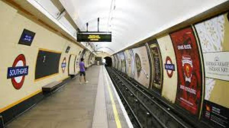 'London metro stansiyasi portladi'ning rasmi