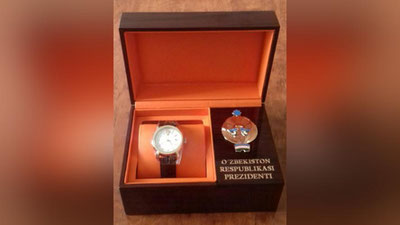 'Уруш қатнашчиларига қимматбаҳо қўл саотлари совға қилинмоқда'ning rasmi