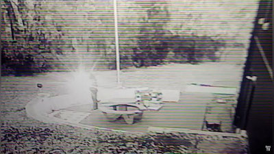 Изрображение 'В СЕТИ ОБСУЖДАЮТ РОЛИК С ТЕЛЕПОРТАЦИЕЙ ПРОХОЖЕГО (ВИДЕО)'