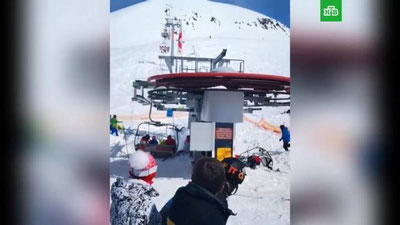 'Грузия тоғ-чанғи комплексида носозлик туфайли одамлар юқоридан ўзларини пастга ташлашди 'ning rasmi