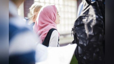 'Сўхда рўмолга қарши чиққан ўқитувчиларга қаршилик қилган эркак 10 суткага қамалдими?'ning rasmi