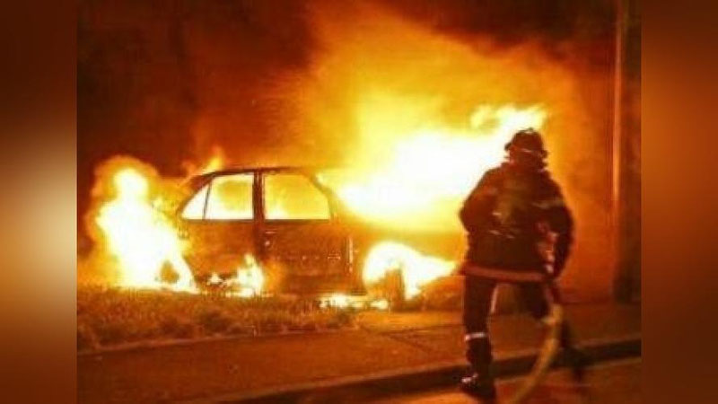 Изрображение 'Неисправность и короткое замыкание электропроводов послужило пожару в автомобиле'