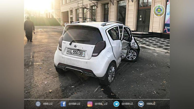 Изрображение 'В Ташкенте столкнулись "Спарк" и "Матиз": оба водителя доставлены в больницу'