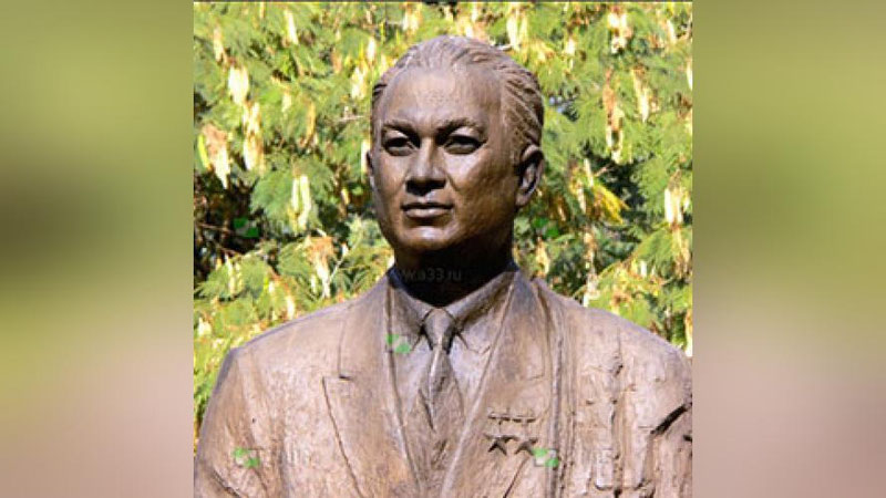 'Andijonda atoqli davlat arbobi va yozuvchi Sharof Rashidov tavalludining 100 yilligiga bag`ishlangan xotira tadbiri bo`lib o`tdi.'ning rasmi