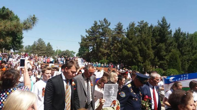 Изрображение 'ВИДЕО: АКЦИЯ ПАМЯТИ УЧАСТНИКОВ ВОЙНЫ НА БРАТСКИХ МОГИЛАХ В ТАШКЕНТЕ'