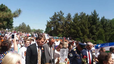 Изрображение 'ВИДЕО: АКЦИЯ ПАМЯТИ УЧАСТНИКОВ ВОЙНЫ НА БРАТСКИХ МОГИЛАХ В ТАШКЕНТЕ'