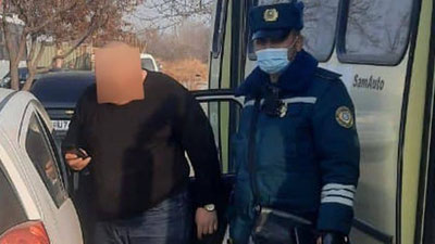 Изрображение 'В Фергане остановленный ДПС водитель при проверке личности оказался в розыске'