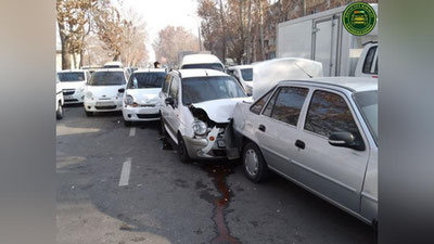 Изрображение 'В Учтепе на светофоре сложился "паровозик" из пяти машин: есть пострадавшие'