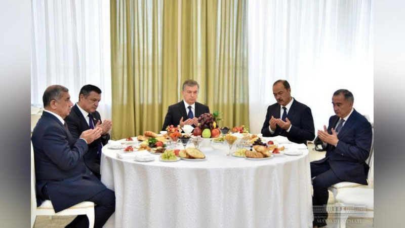 Изрображение 'В УЗБЕКИСТАНЕ ПОЧТИЛИ ПАМЯТЬ ИСЛАМА КАРИМОВА'